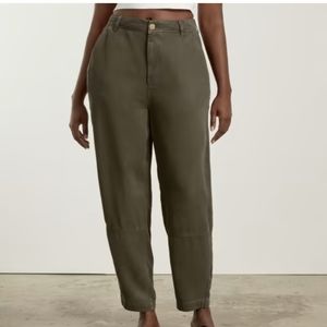 Everlane The Relaxed Chino in Beech, soft and comfy